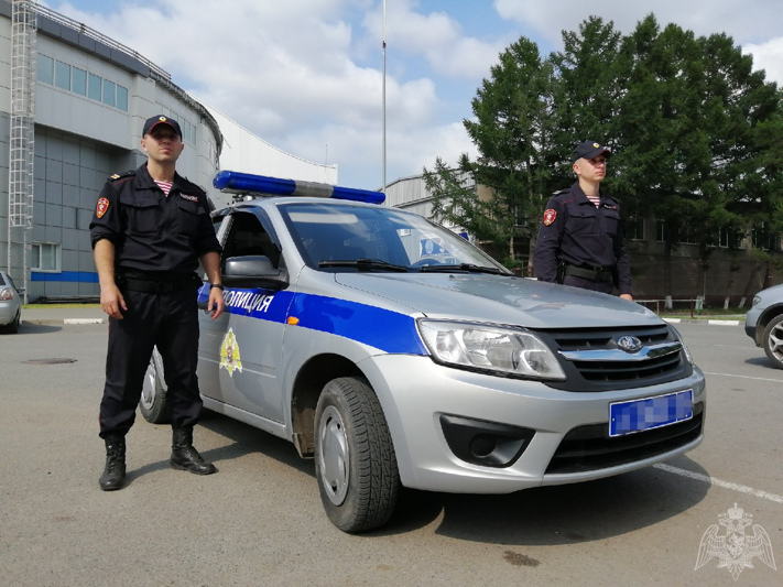 Омские росгвардейцы задержали граждан, подозреваемых в открытом хищении товара из крупного супермаркета 