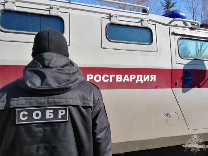 При участии омского СОБР задержаны подозреваемые в грабеже ювелирного магазина