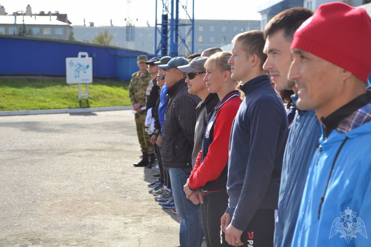В Омске сотрудники Росгвардии приняли участие в легкоатлетическом кроссе среди правоохранительных структур региона