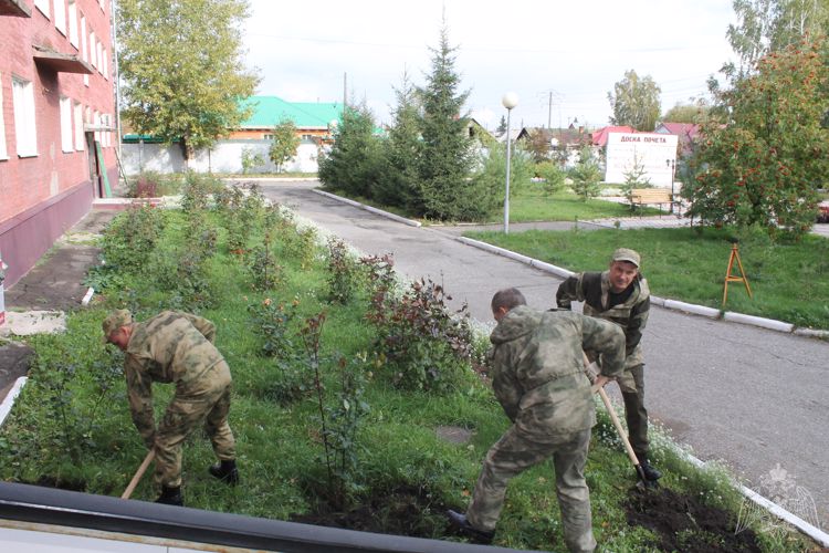 В канун международного Дня пожилых людей сотрудники омской Росгвардии приехали в Нежинский геронтологический центр