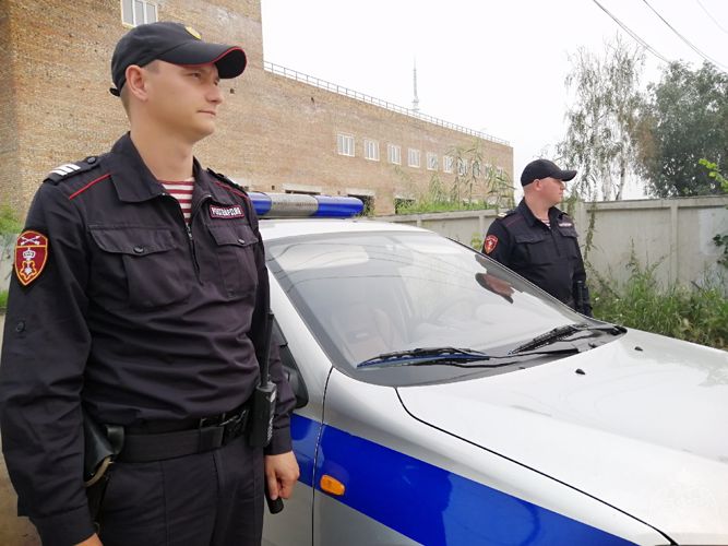 В Омске сотрудники Росгвардии задержали 40-летнего мужчину, угрожавшего продавцу продуктового павильона