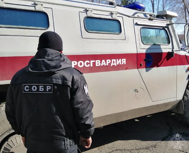 Омский СОБР оказал силовую поддержку сотрудникам полиции при задержании подозреваемого в причинении тяжкого вреда здоровью, приведшего к смерти потерпевшего