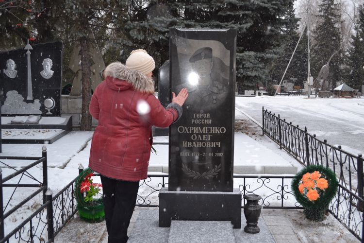 Сотрудники СОБР «Каскад» омской Росгвардии почтили память погибшего коллеги