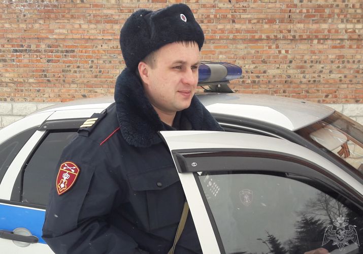 В поселке Москаленки Омской области росгвардейцы пресекли движение автомобиля под управлением нетрезвого водителя