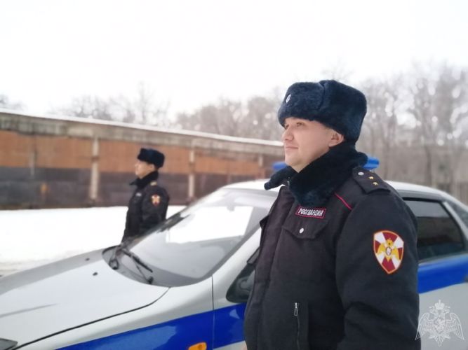 В Омске сотрудники Росгвардии задержали двоих граждан, подозреваемых в нападении на мужчину и хищении его зимней куртки 