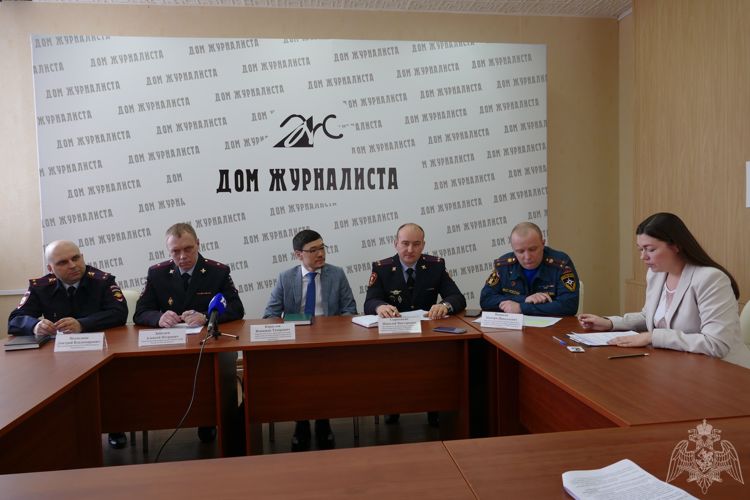 В Омске сотрудник  ФГКУ «УВО ВНГ России по Омской области» принял участие в брифинге, посвященном профилактике краж из гаражно-строительных кооперативов