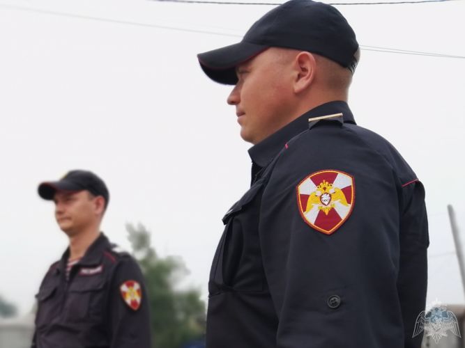 В Омске сотрудники Росгвардии задержали гражданина, подозреваемого в причинении телесных повреждений двоим гражданам