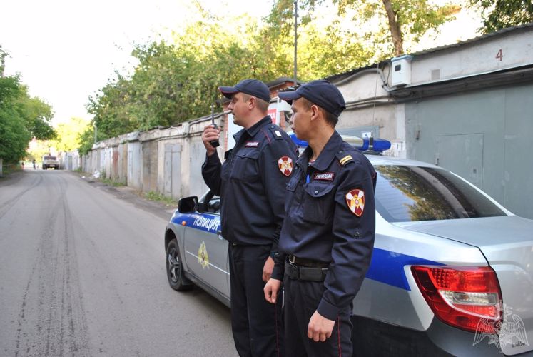 В Омске сотрудники Росгвардии задержали гражданина, пытавшегося повредить комплекс автоматической фиксации нарушений правил дорожного движения  