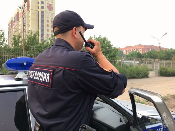 Омские росгвардейцы задержали гражданина, подозреваемого в незаконном хранении наркотических веществ