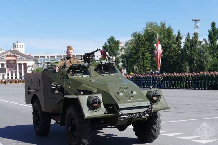 В Омске начальник Управления Росгвардии по Омской области принял участие в Параде Победы 24 июня 2020 года