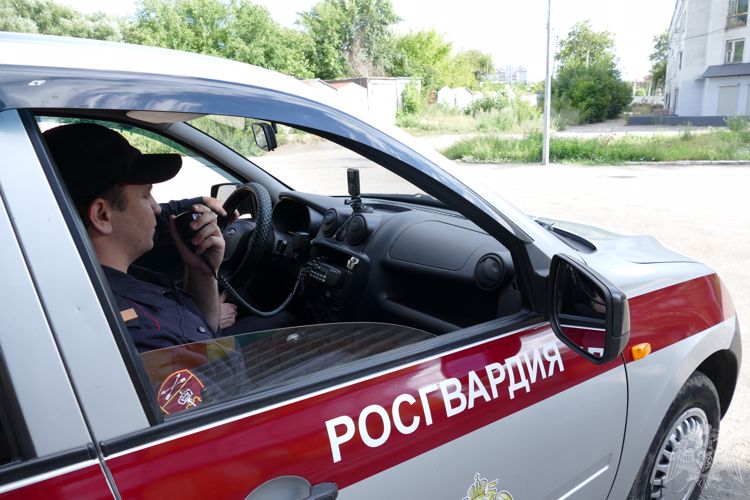 В Омске сотрудники Росгвардии не допустили нетрезвого водителя к управлению автомобилем