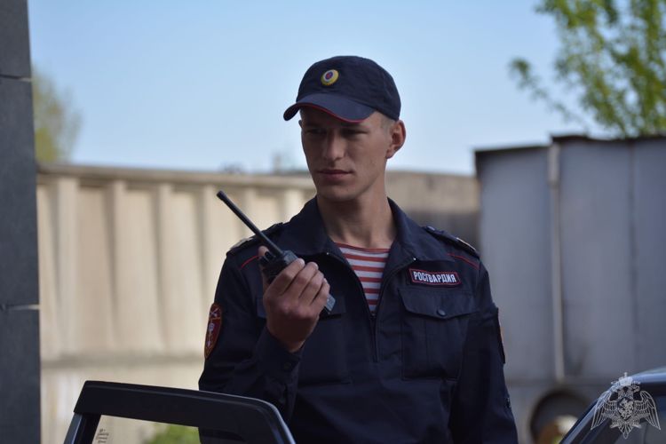 В Омске сотрудники Росгвардии задержали 49-летнюю женщину, нанесшую ножевые ранения своему сожителю
