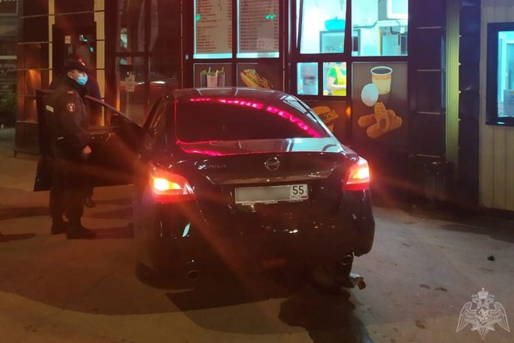 В Омске сотрудники Росгвардии оказали помощь на месте дорожно-транспортного происшествия