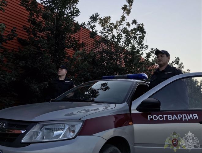  В Омске сотрудники Росгвардии задержали нетрезвого водителя, повредившего дорожное ограждение