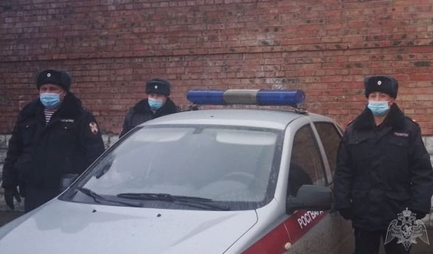 В Омске сотрудники Росгвардии помогли 8-летнему ребёнку, оставленному в запертом помещении