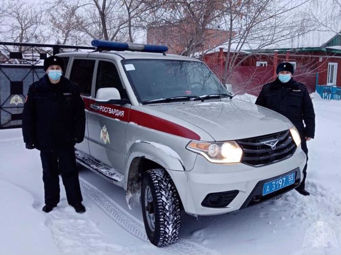 В Омской области сотрудники Росгвардии задержали женщину, повредившую имущество госучреждения
