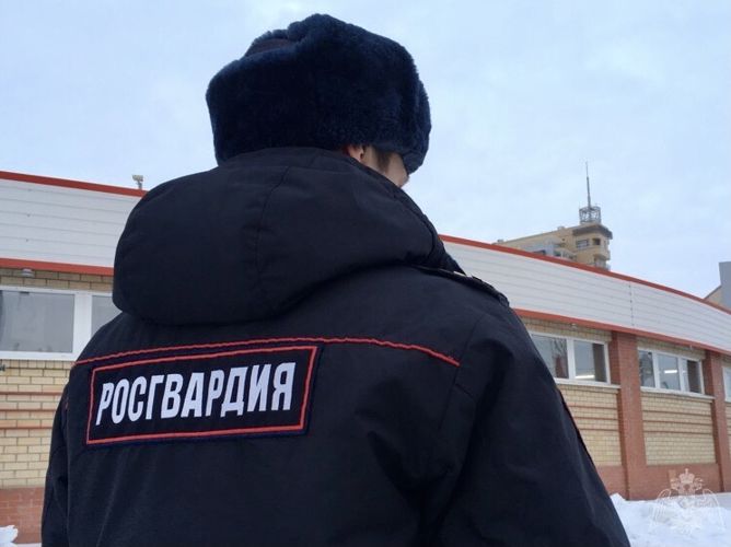 В Омске сотрудники Росгвардии задержали мужчину, незаконно проникнувшего на охраняемый объект
