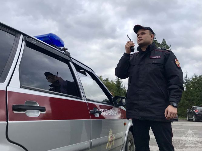 Омские росгвардейцы помогли потерявшейся пожилой женщине вернуться домой
