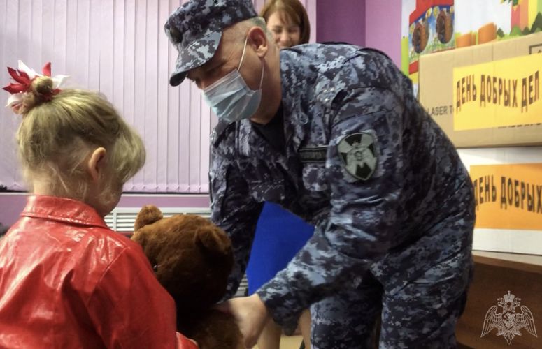 Росгвардейцы из Омской области продолжают участвовать в ведомственной акции «День добрых дел»