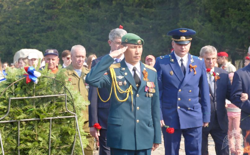 Омские росгвардейцы почтили память погибших в Великой Отечественной войне