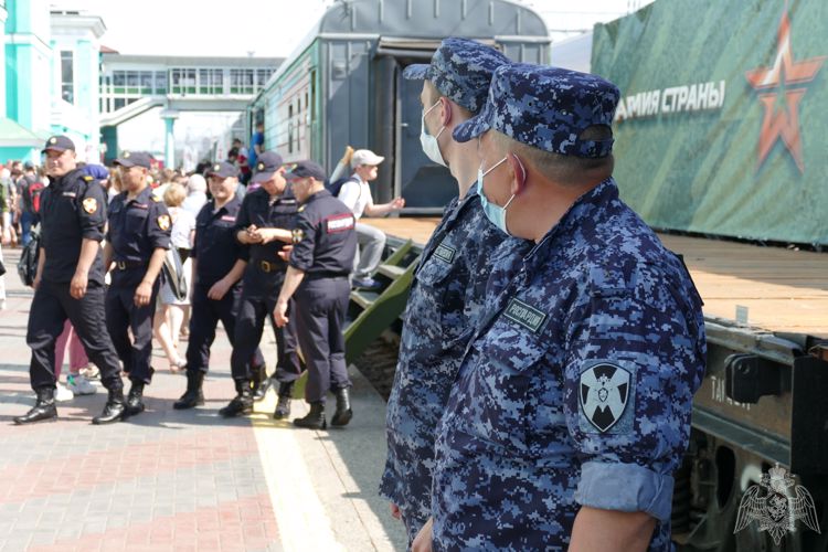 В Омске Росгвардейцы приняли участие в патриотической акции «Мы — армия страны! Мы — армия народа!»