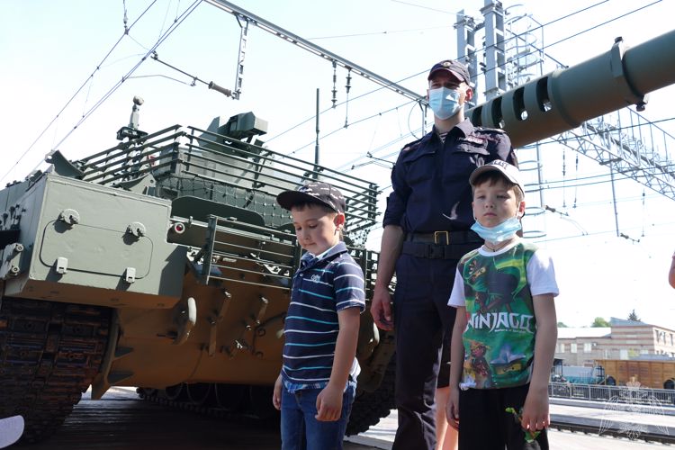 В Омске Росгвардейцы приняли участие в патриотической акции «Мы — армия страны! Мы — армия народа!»