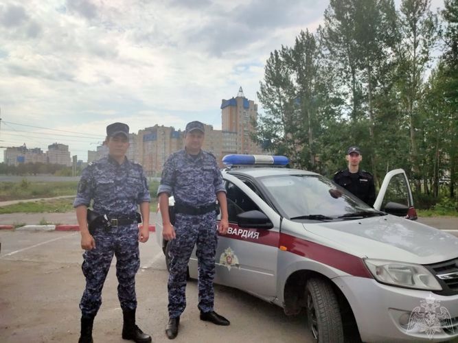 В Омске сотрудники Росгвардии разыскали потерявшегося трехлетнего мальчика 