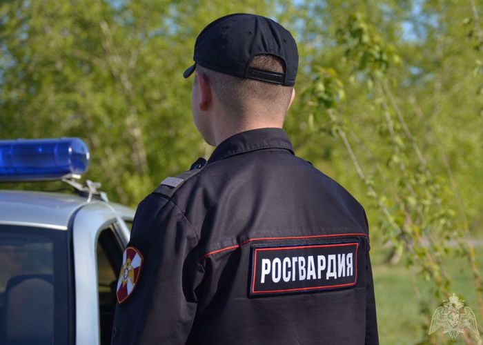 В Омске сотрудники Росгвардии задержали мужчину, подозреваемого в нанесении телесных повреждений