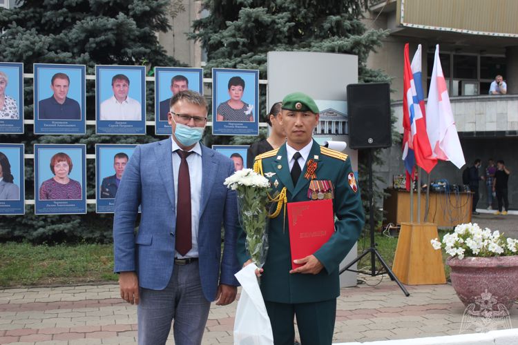 В Омске командир войсковой части Росгвардии был представлен на городской доске почета 