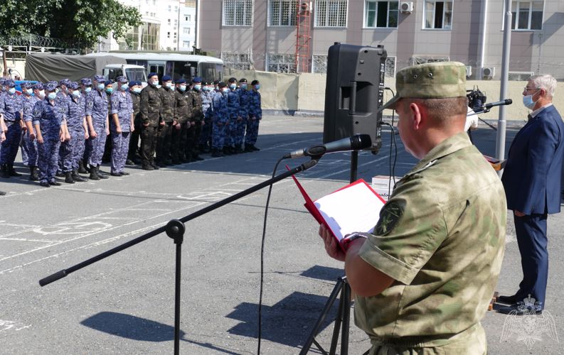 Ко Дню флага России в Управлении Росгвардии по Омской области и центре подготовки личного состава Сибирского округа прошли торжественные мероприятия