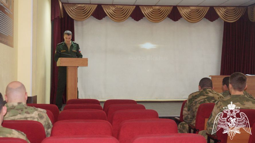 В Омске с военнослужащими Росгвардии проведены занятия по знаниям ПДД 