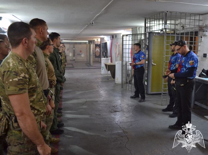 В Омске команды СОБР и ОМОН Росгвардии заняли призовые места в турнире по стрельбе