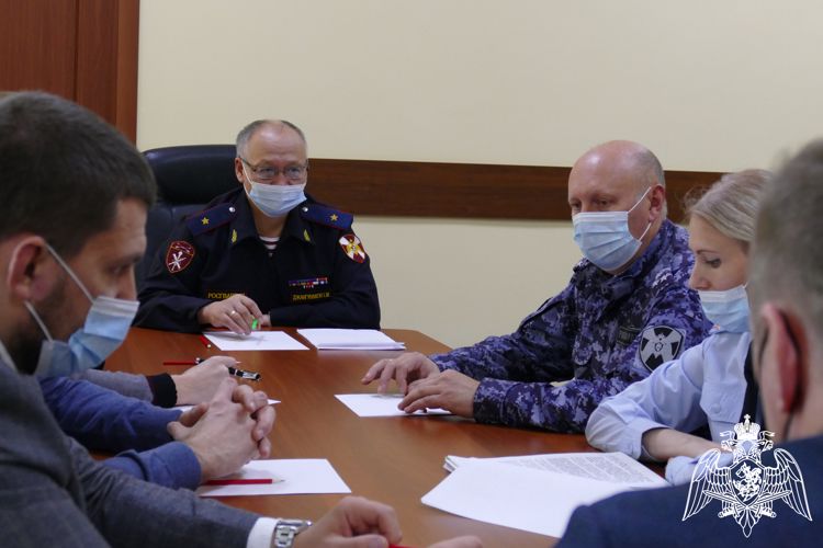 В Омске начальник территориального Управления Росгвардии провел рабочую встречу с руководством регионального Министерства по делам молодежи, физической культуры и спорта 
