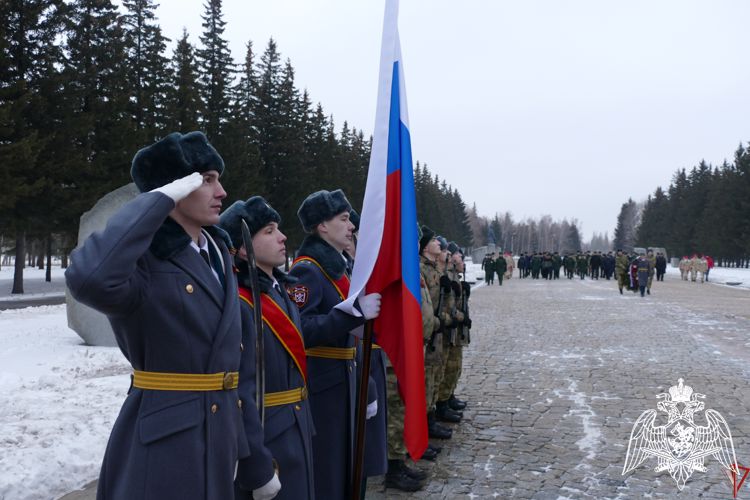 Росгвардейцы приняли участие в мероприятии, приуроченном ко Дню неизвестного солдата в Омске 