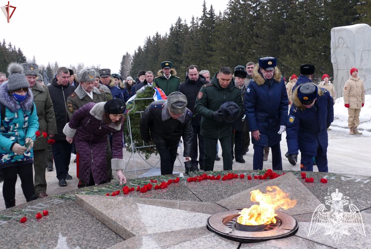 Руководство Росгвардии почтило память защитников Отечества в Омске и Омской области