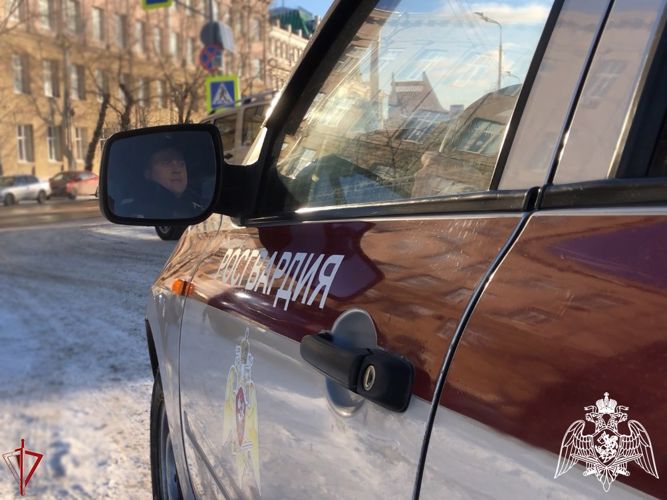 Сотрудники Росгвардии в Омске задержали гражданина, нанесшего телесные повреждения работникам супермаркета