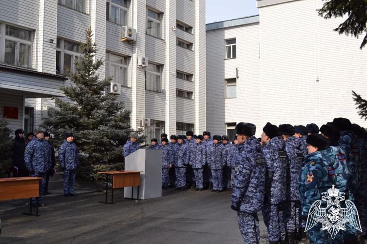 В Росгвардии Омска молодые сотрудники вневедомственной охраны приняли присягу