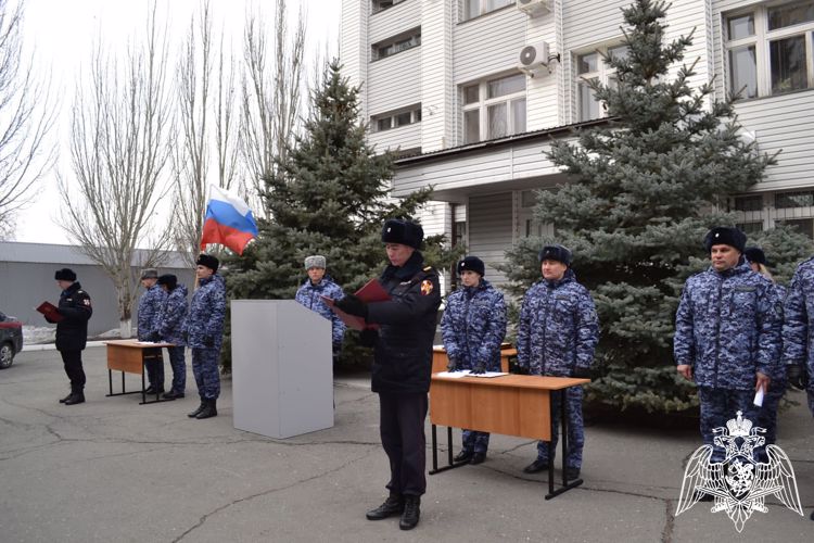 В Омске состоялась церемония принятия присяги молодыми сотрудниками вневедомственной охраны Росгвардии