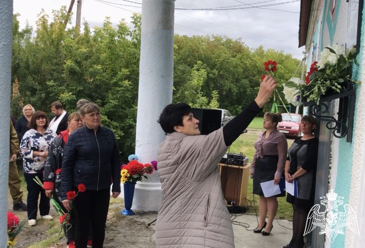 Мемориальную доску в честь погибшего на Украине росгвардейца установили в Омской области