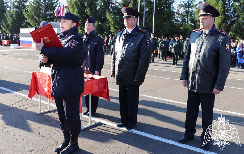 Врио начальника Управления Росгвардии по Омской области принял участие в торжественной церемонии по приведению к присяге первокурсников омской Академии МВД России