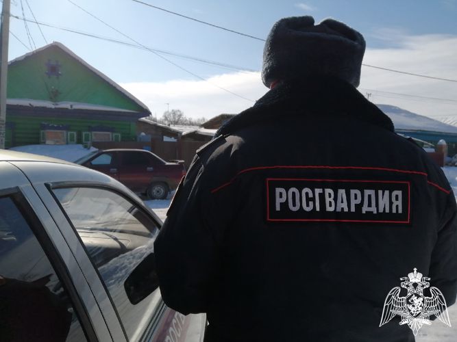Росгвардейцы задержали нетрезвого жителя Омской области, проникнувшего в чужой автомобиль