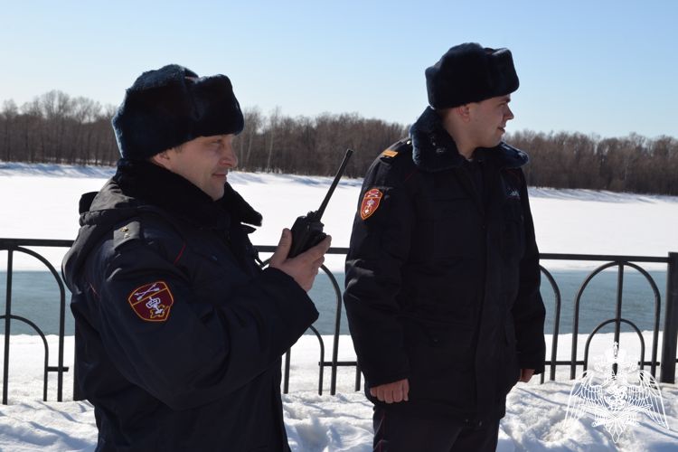 В период новогодних и рождественских праздников омские росгвардейцы обеспечивают безопасность граждан в регионе