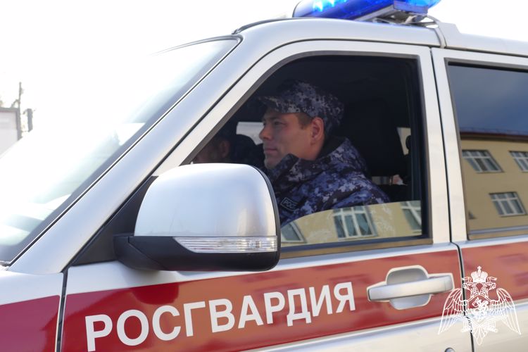 Росгвардейцы пресекли опасное движение автомобиля под управлением нетрезвого водителя в Омске  