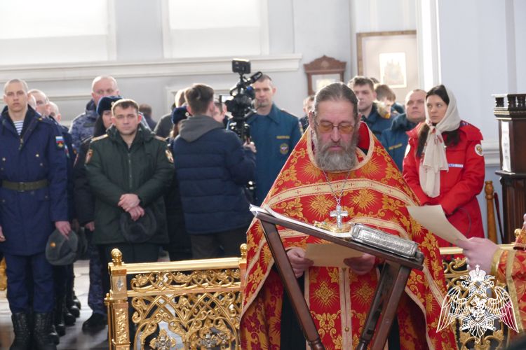 В Омске росгвардейцы приняли участие в православном молебне 
