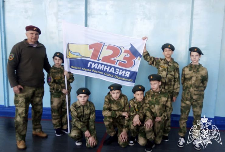 В Омске воспитанники класса гвардейской смены приняли участие в военно-спортивном многоборье