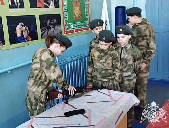 В Омске воспитанники класса гвардейской смены приняли участие в военно-спортивном многоборье