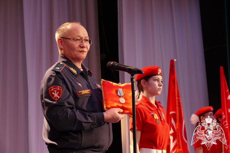 Управлением Росгвардии по Омской области передана в музей Азовского района боевая награда времен ВОВ