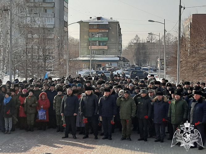 В Омске росгвардейцы возложили цветы в память о россиянах, исполнявших служебный долг за пределами Отечества