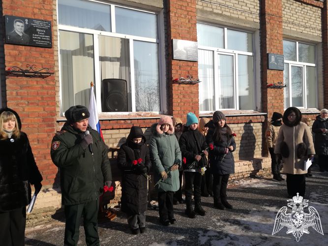 Мемориальную доску погибшему на СВО офицеру СОБР Росгвардии открыли в Омске