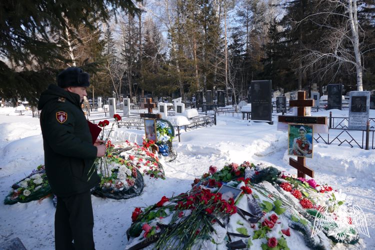 В день 30-летия омского СОБР росгвардейцы почтили память погибших коллег